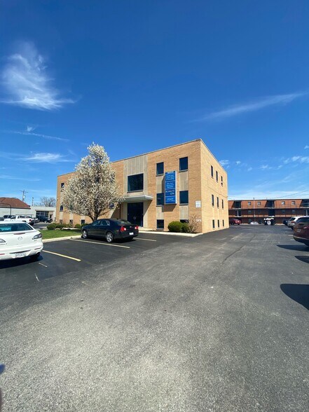 More Photos Of 1890 Northwest Blvd, Columbus Office For Lease