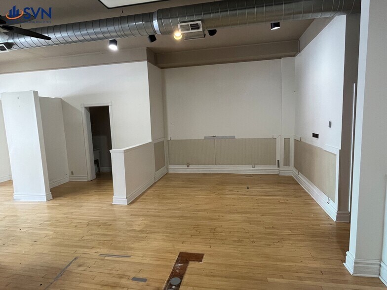 More Photos Of 314 W State St, Geneva Storefront For Lease