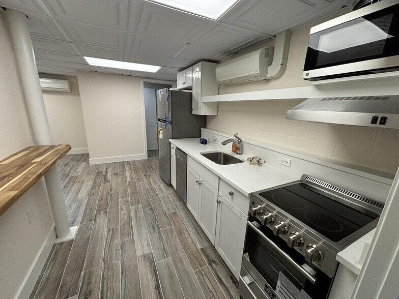 More Photos Of 2070 N Palafox St, Pensacola Movie Radio TVStudio For Lease