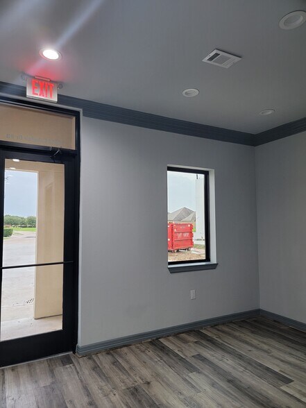 More Photos Of 15018 Lakefair Dr, Richmond Office For Lease
