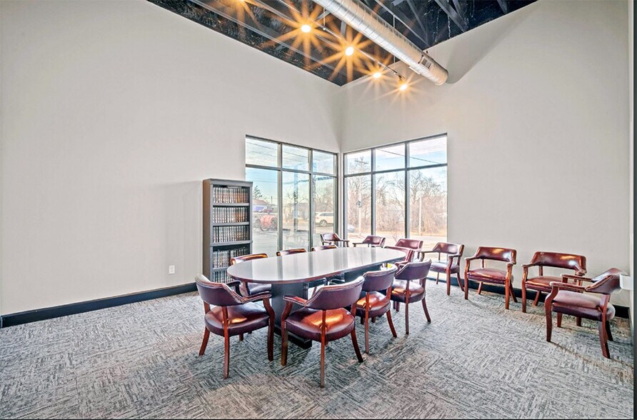 More Photos Of 109 E US Highway 54, Camdenton Office For Lease