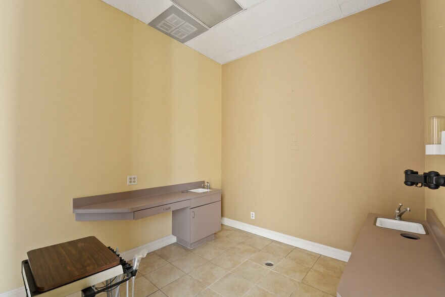 More Photos Of 7932-7942 Valley View St, Buena Park General Retail For Lease
