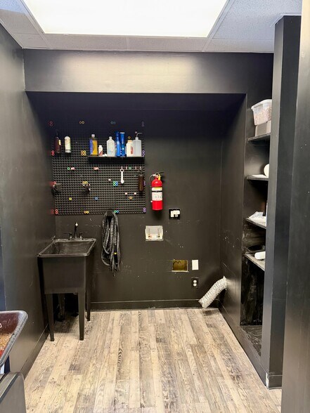 More Photos Of 709-721 Allendale Dr, Lexington Storefront Retail Office For Lease