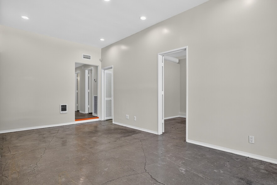 More Photos Of 4925 Sepulveda Blvd, Sherman Oaks Office For Sale