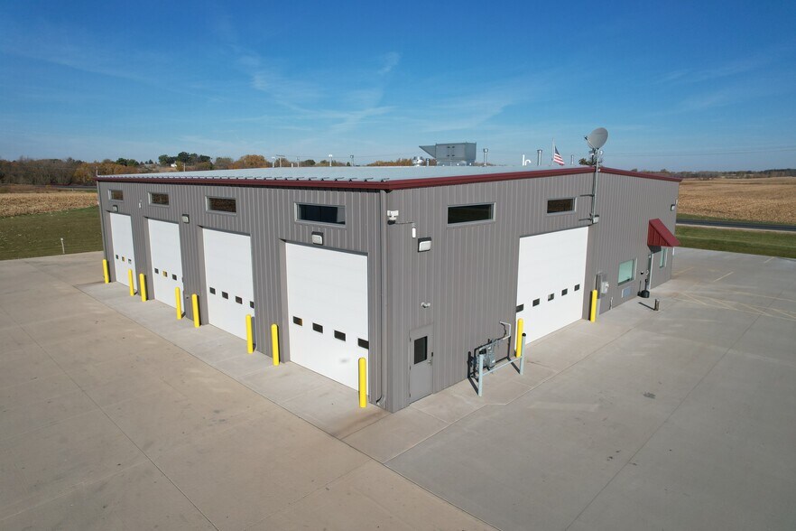 More Photos Of N643 Boulder Rd, Watertown Distribution For Sale