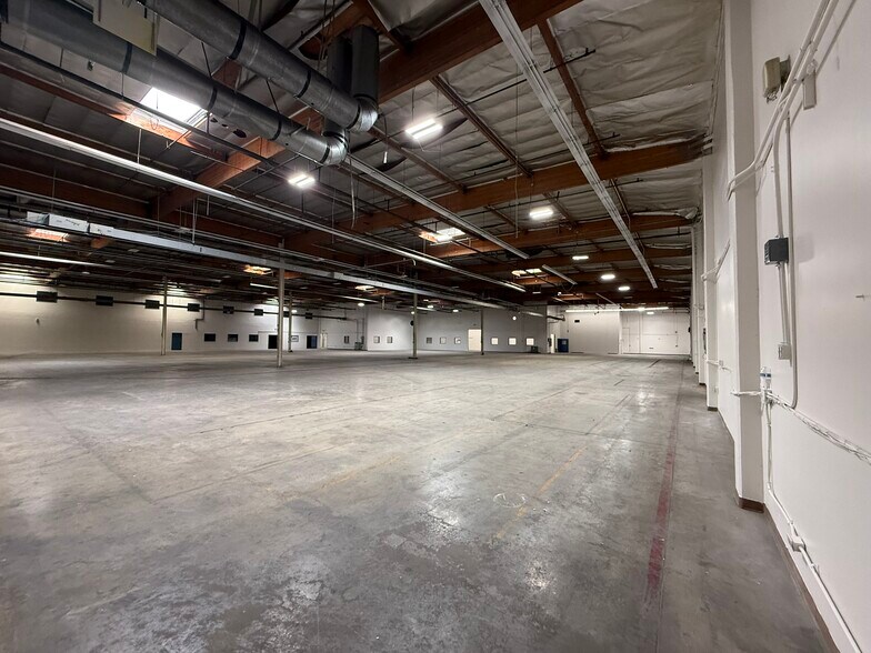 More Photos Of 8966 Mason Ave, Chatsworth Manufacturing For Lease