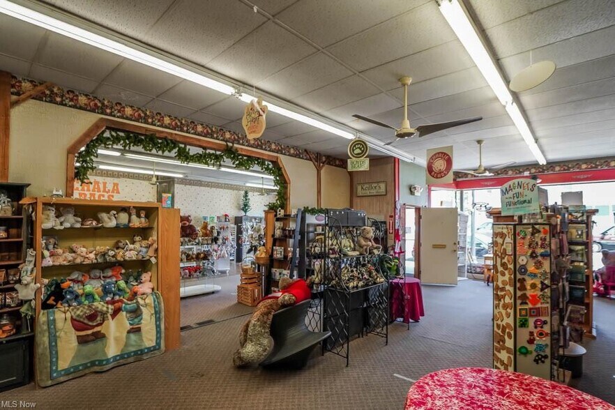 More Photos Of 117 N Canal St, Canal Fulton General Retail For Lease