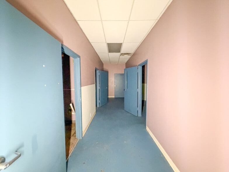 More Photos Of 900 W Chapel Rd, Asheville Showroom For Sale