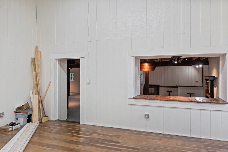 More Photos Of 20704 Ashburn Rd, Ashburn Unknown For Lease