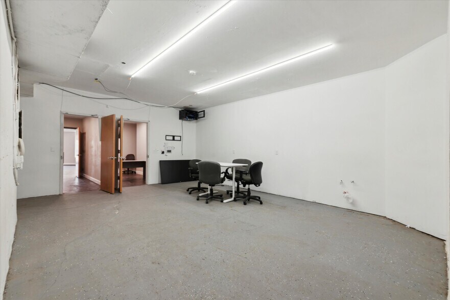 More Photos Of 5000-02 City Ave, Philadelphia Freestanding For Sale