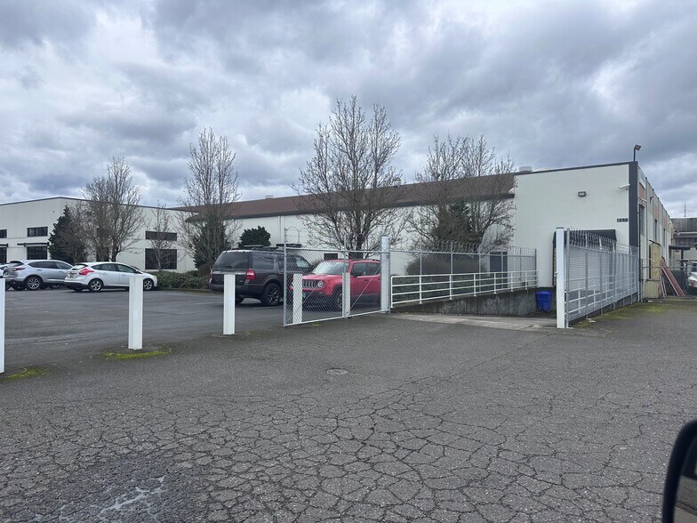 More Photos Of 4611 SE 26th Ave, Portland Warehouse For Lease