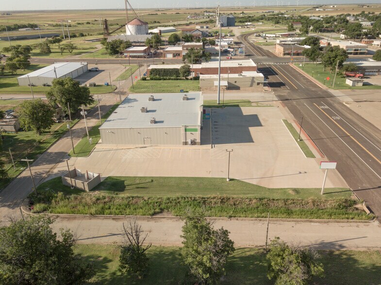 More Photos Of 302 N Birch Ave, Munday General Retail For Sale