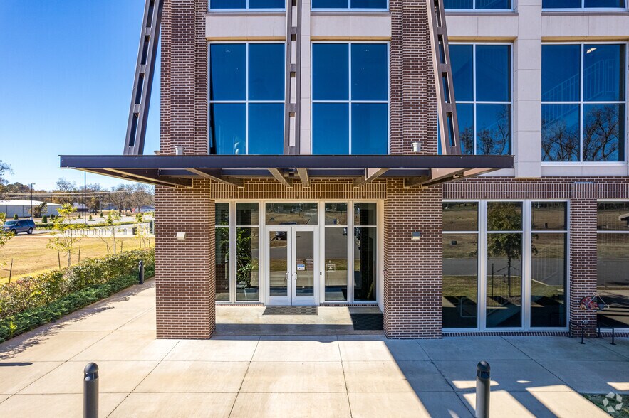 More Photos Of 201 Victory Blvd, Monroe Office For Lease