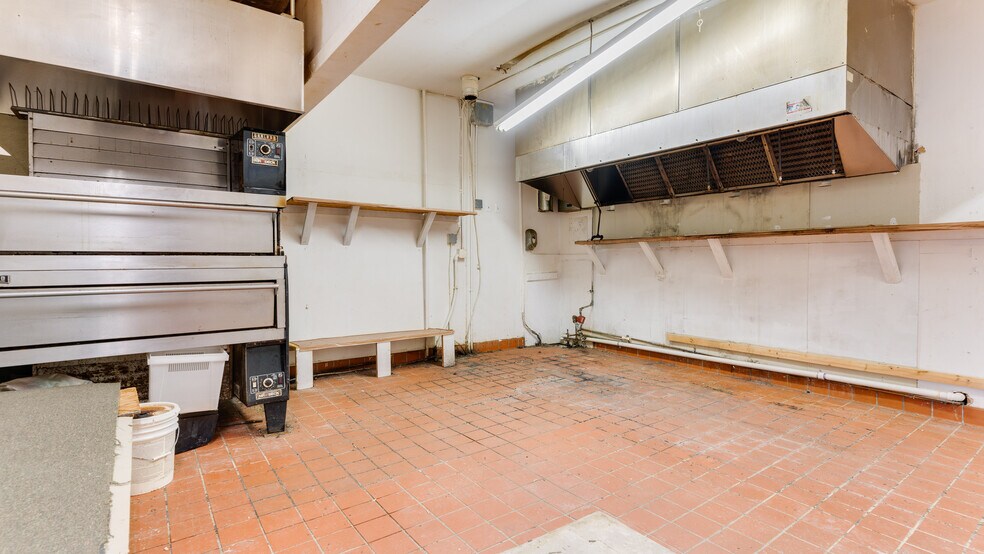 More Photos Of 11735 Hg Trueman Rd, Lusby Freestanding For Sale