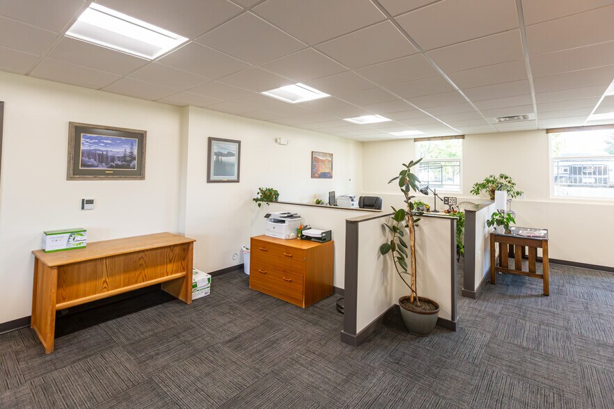 More Photos Of 200 W Railroad Ave, Plains Medical For Sale