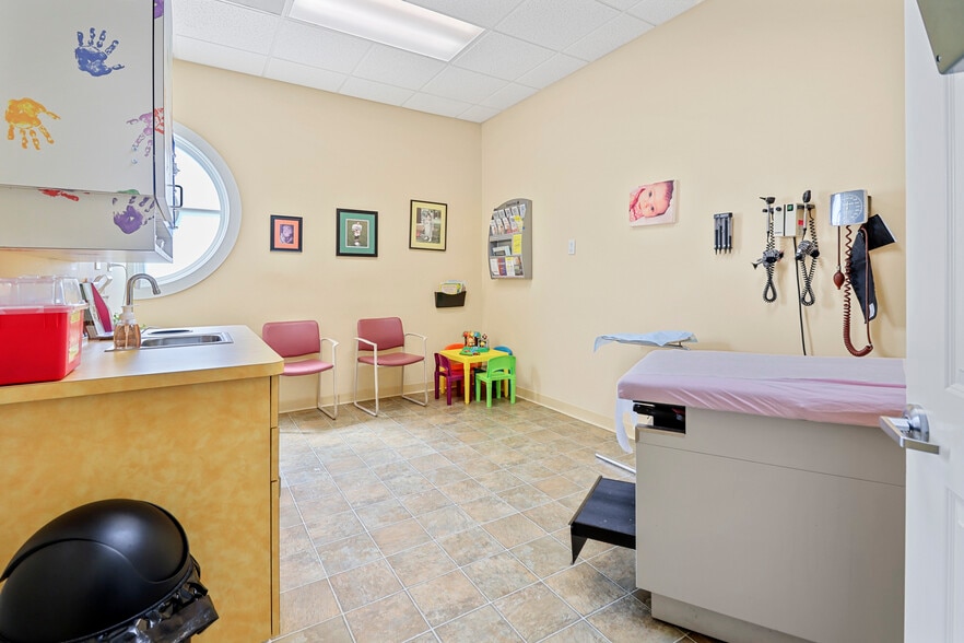 More Photos Of 1201 Georgian Park, Peachtree City Medical For Sale