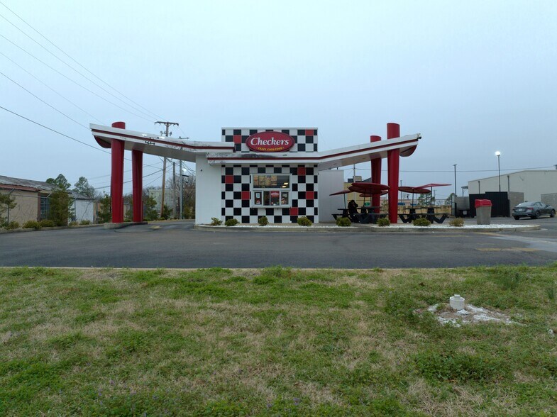 Primary Photo Of 509 S Gloster St, Tupelo Fast Food For Sale