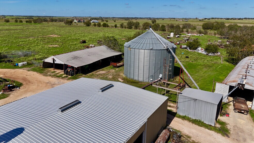 More Photos Of 5040 FM 1295, Moulton Specialty For Sale