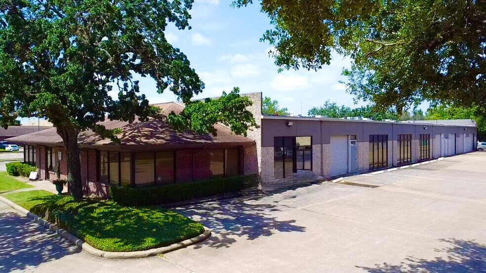 More Photos Of 7135 W Tidwell Rd, Houston Unknown For Lease