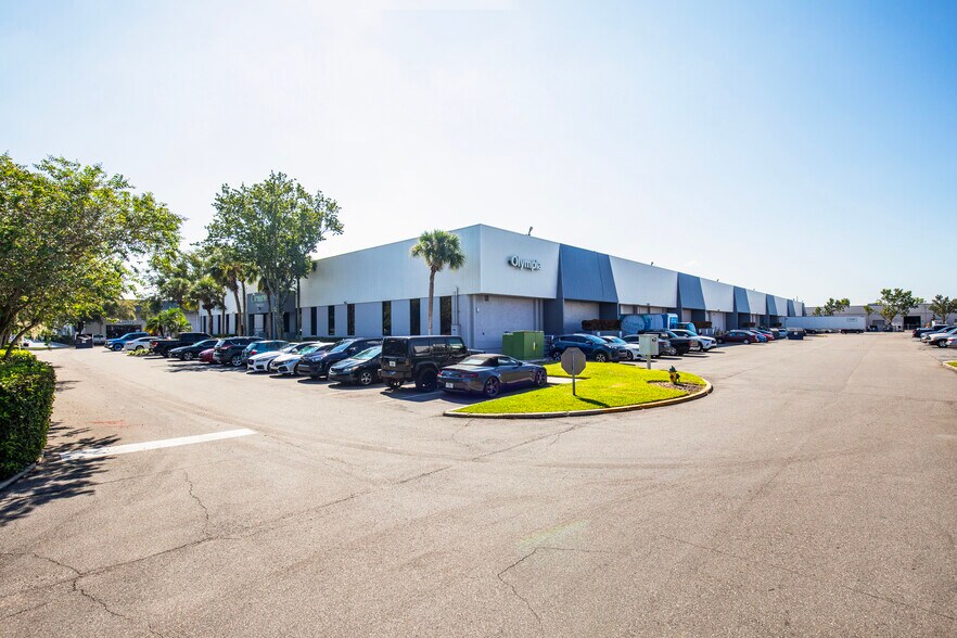 More Photos Of 4640-4670 L B Mcleod Rd, Orlando Unknown For Lease