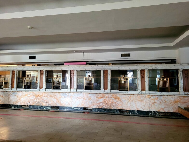 More Photos Of 1110 W 35th St, Chicago Office For Sale