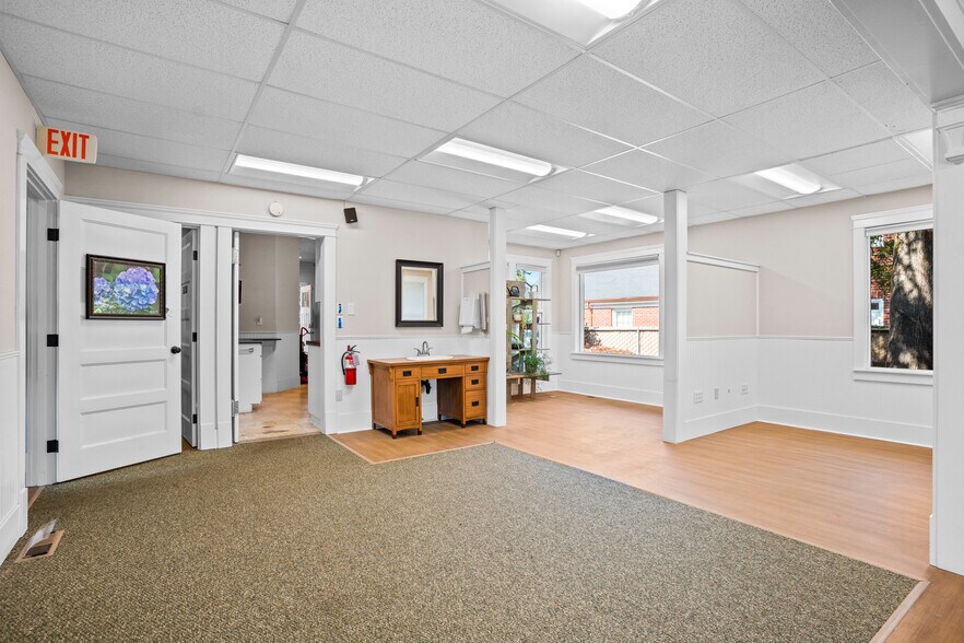 More Photos Of 1800 State St, Salem Medical For Sale