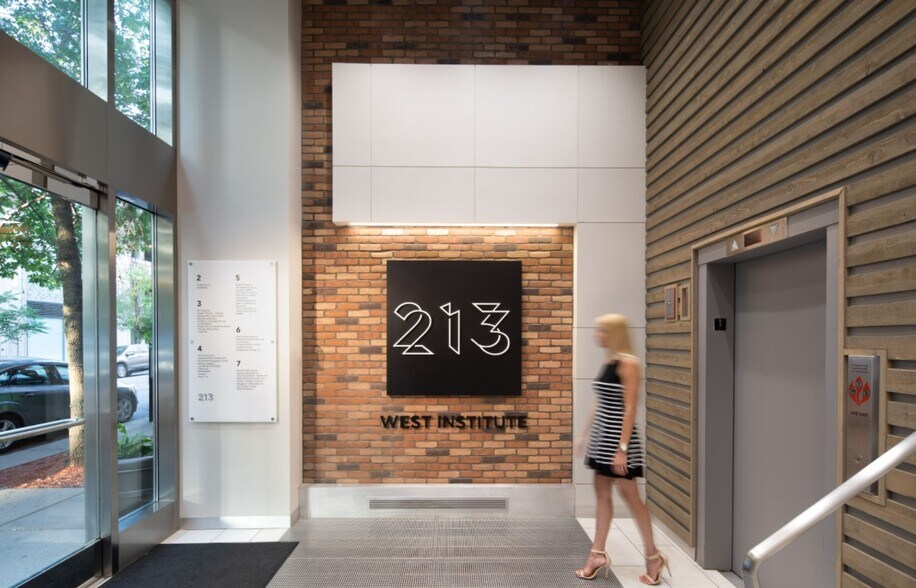 More Photos Of 213 W institute Pl, Chicago Loft Creative Space For Lease