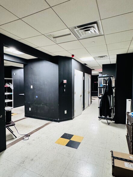 More Photos Of 30-75 Steinway St, Astoria Bank For Sale