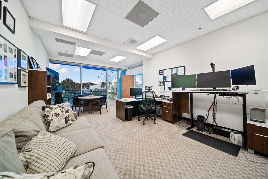 More Photos Of 28294-28310 Constellation Rd, Valencia Light Distribution For Sale