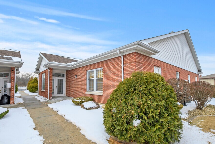 More Photos Of 15859 Ridgeland Ave, Oak Forest Office For Lease