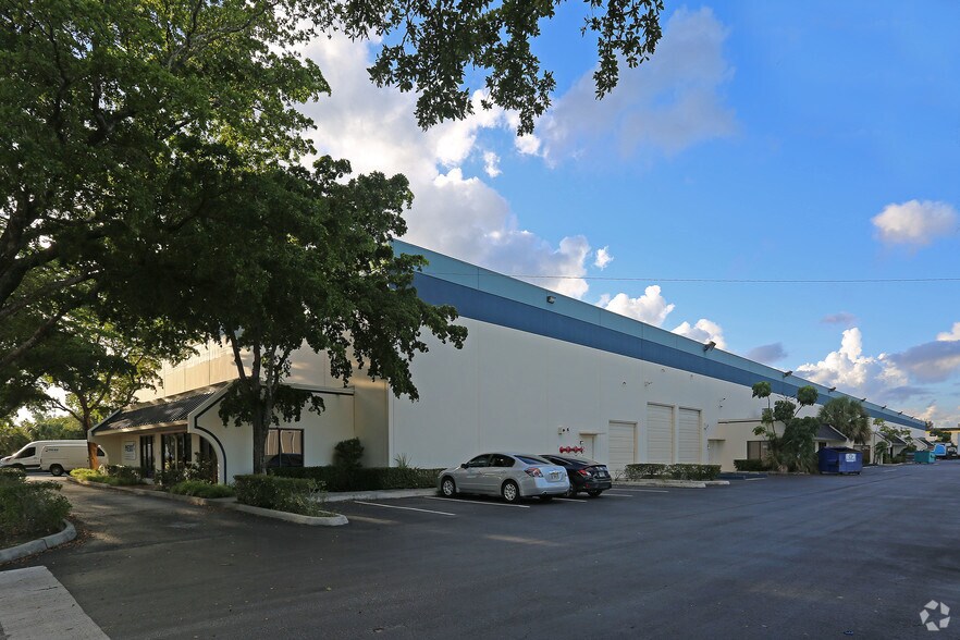 More Photos Of 15801-15825 NW 15th Ave, Miami Warehouse For Lease