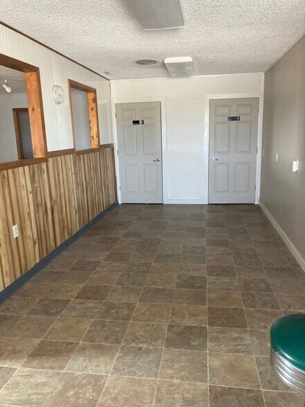 More Photos Of 101 Howard St, Stratton Restaurant For Sale