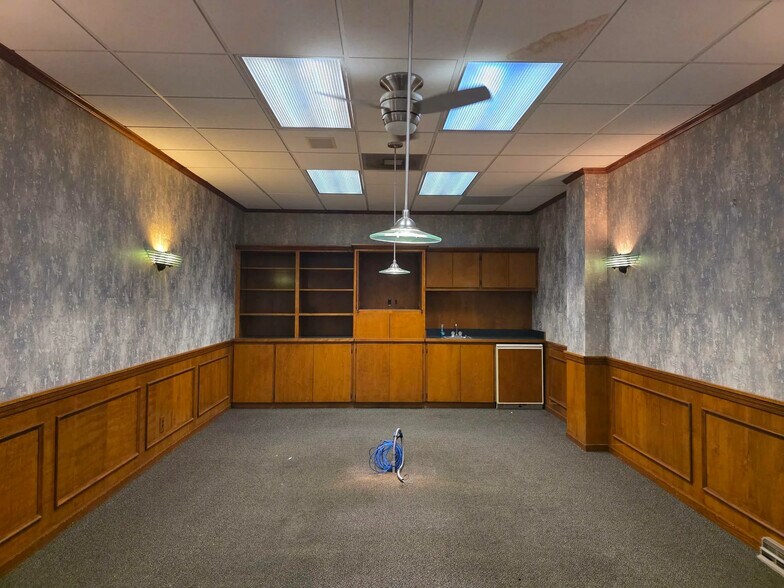 More Photos Of 1635 Coining Dr, Toledo Manufacturing For Sale