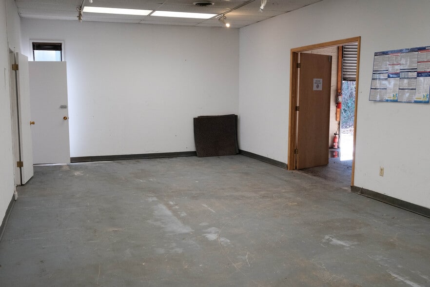 More Photos Of 190-192 Metro Dr, Spartanburg Flex For Sale