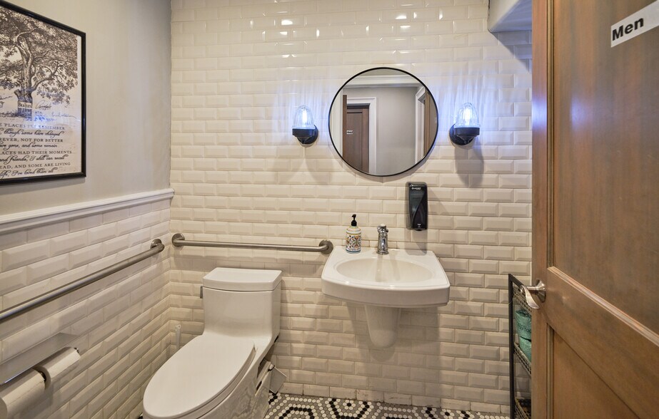 More Photos Of 6705 Easton Rd, Pipersville General Retail For Sale