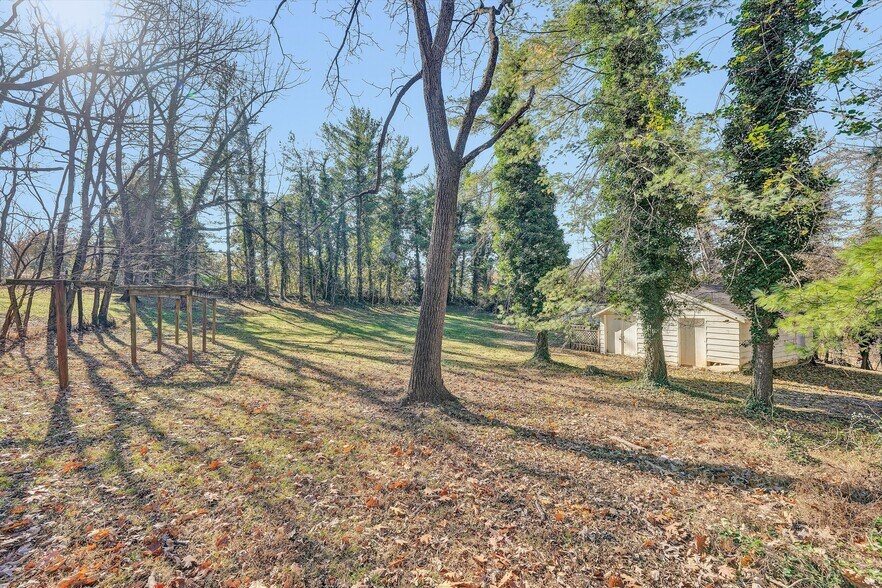 More Photos Of 934 Commander Dr, Roanoke Specialty For Sale