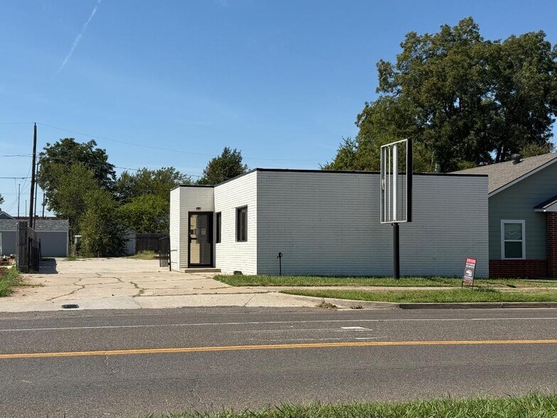More Photos Of 210 N Flood Ave, Norman Office For Lease