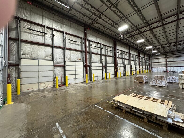More Photos Of 4555 Lyman Dr, Hilliard Manufacturing For Lease