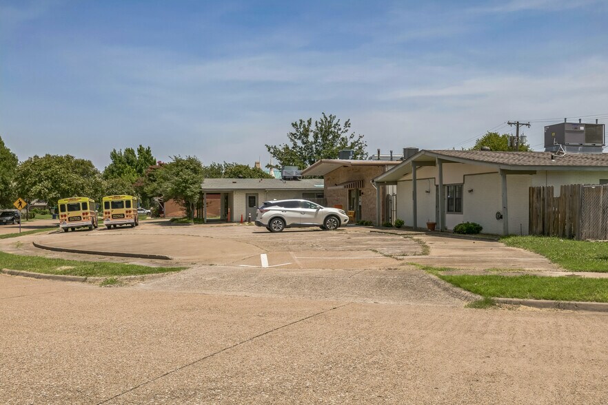 More Photos Of 2418 College Ave, Garland Daycare Center For Lease