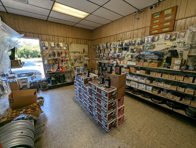 More Photos Of 14051 US Highway 98 Byp, Dade City Manufacturing For Sale