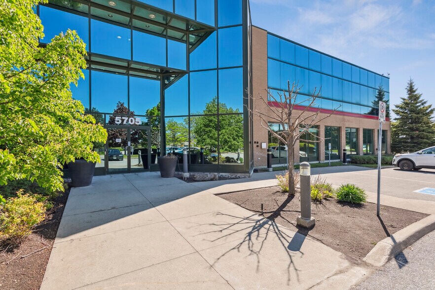 More Photos Of 5705 Cancross Ct, Mississauga Office For Sale