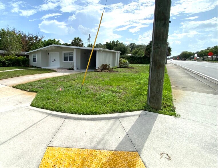 More Photos Of 1985 31st Ave, Vero Beach Office For Sale