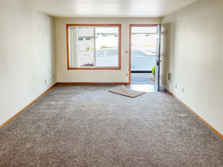 More Photos Of 133-143 Friendship Ave SE, Salem Apartments For Sale