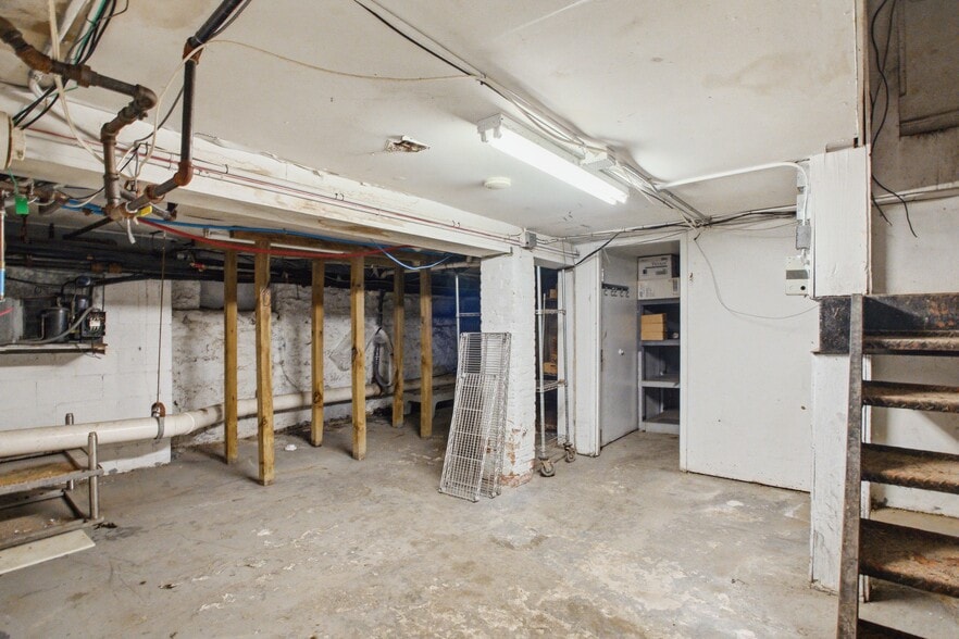More Photos Of 297 Franklin St, Buffalo Restaurant For Lease