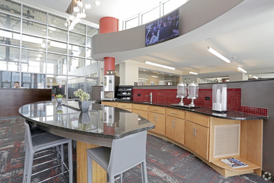 More Photos Of 555 W Kinzie St, Chicago Apartments For Lease