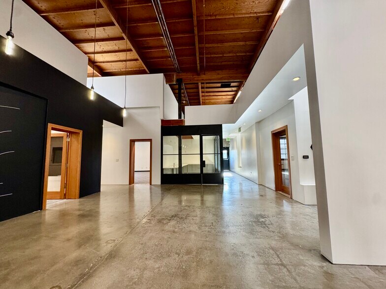 More Photos Of 1648 10th St, Santa Monica Loft Creative Space For Sale