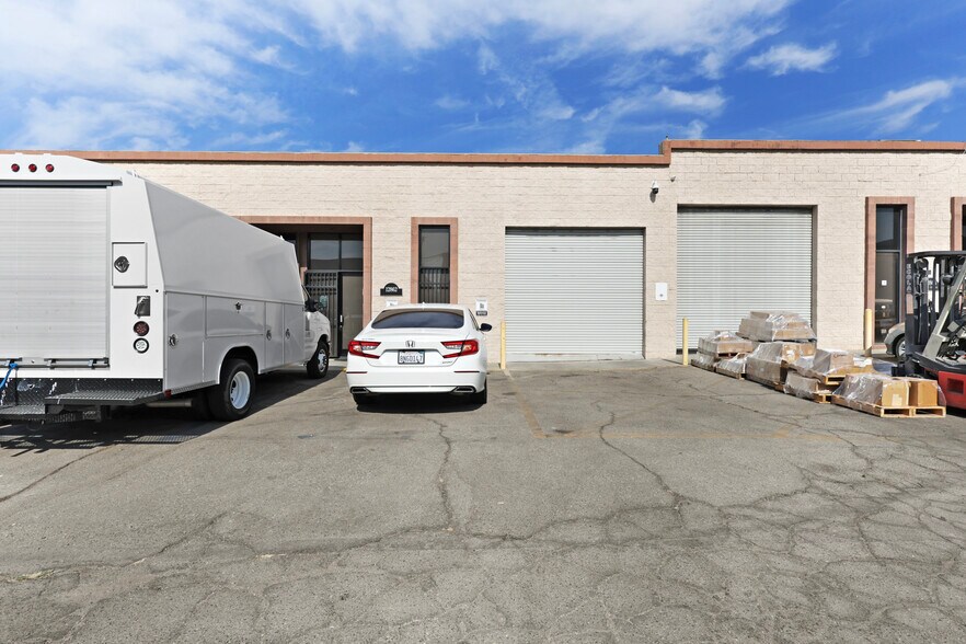 More Photos Of 12862 Foothill Blvd, Sylmar Warehouse For Sale