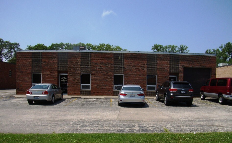 More Photos Of 2074-2078 S Foster Ave, Wheeling Warehouse For Lease