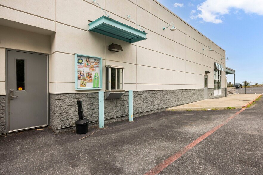 More Photos Of 350 University Blvd, Harrisonburg Freestanding For Sale