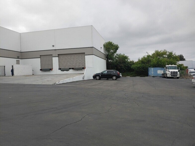 More Photos Of 2415 S Sierra Dr, Compton Warehouse For Sale